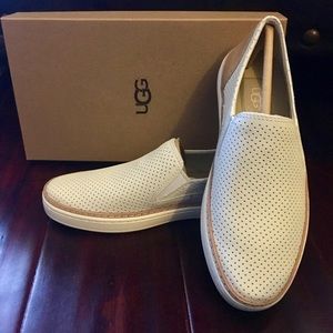 Ugg shoes brand new in box, never been worn, sz 5